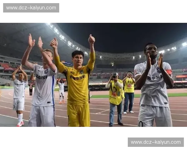 红色的咆哮与横滨的浪潮：恒大vs横，那一夜我们不止谈论足球